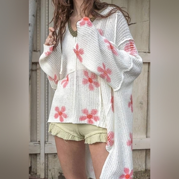 Boutique POL Hooded Pullover Lightweight Cream Sweater with Pink Flower/Stars - Picture 1 of 16
